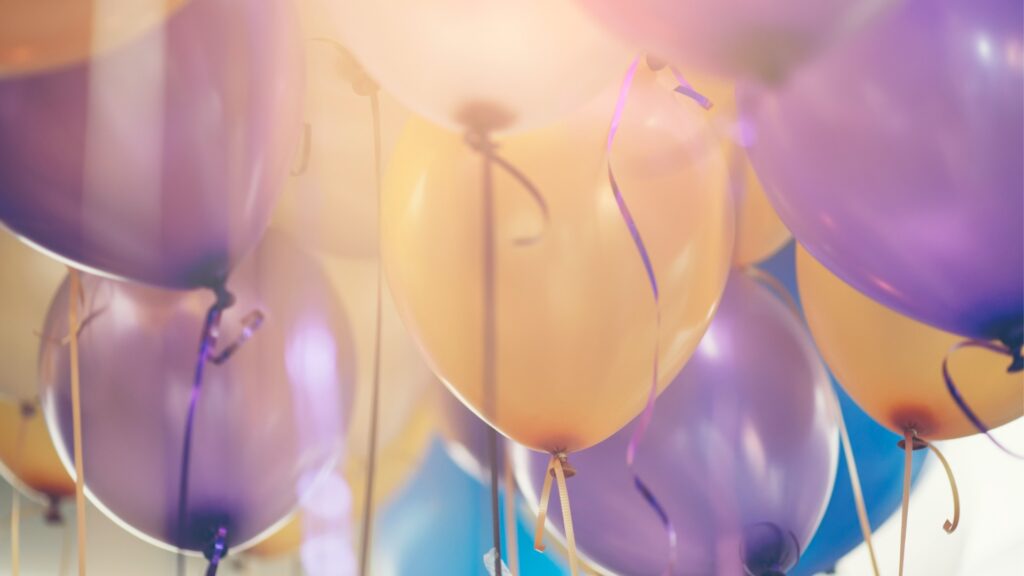 Photo - Réceptions balloon in birthday party backgroundmulti colour helium ballon with picture id950965126 balloon in birthday party backgroundmulti colour helium ballon with picture id950965126